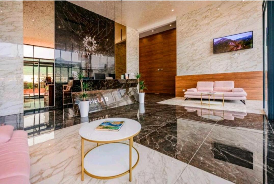 Bar Exclusiv Soho City Residence Bagian luar foto
